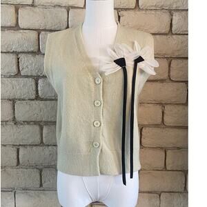 Sage Green Knit Sleeveless Sweater Vest with Detail Floral Applique Size Large